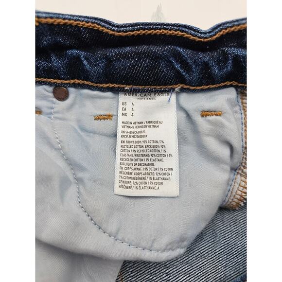 American Eagle Outfitter Women's 4 Dark Wash Strigid Cutoff Mom Jean Short - Picture 3 of 7